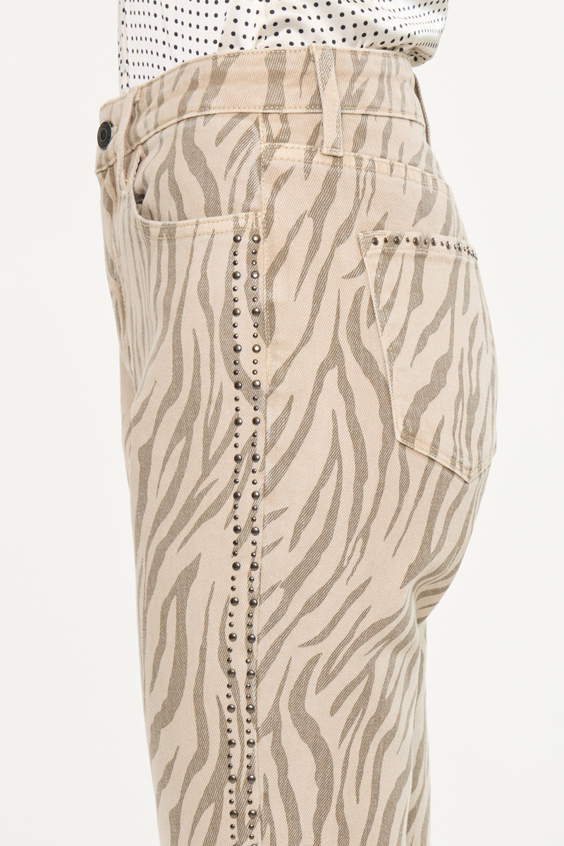 Kana　シェリースキン Zellie High Rise Flare Jeans with Studded Details – Kancan USA